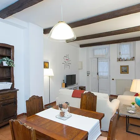 In Panieri Terrace Apartman